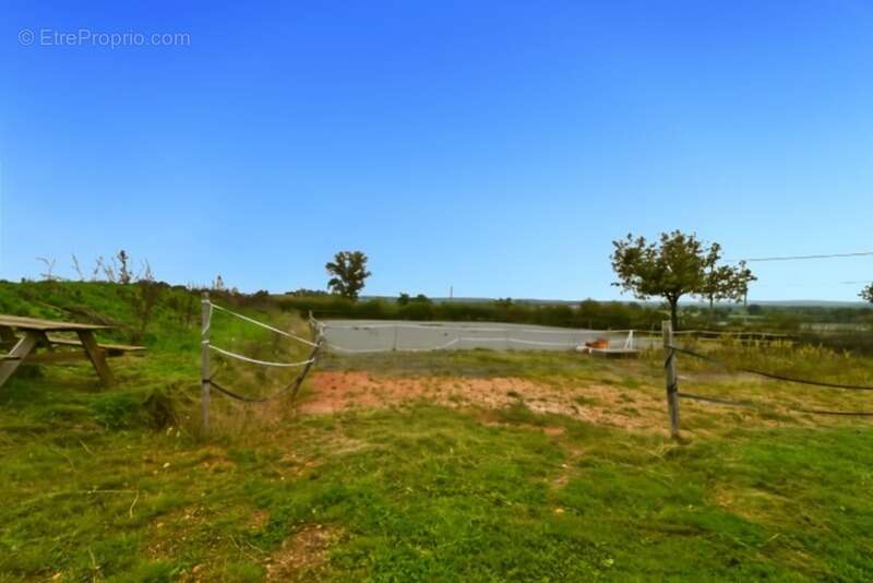 Maison à VALLON-EN-SULLY