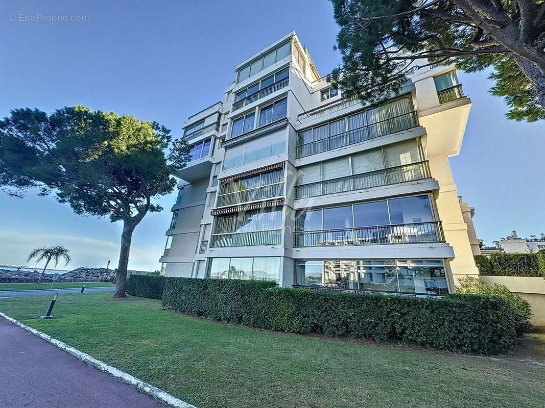 Appartement à MANDELIEU-LA-NAPOULE