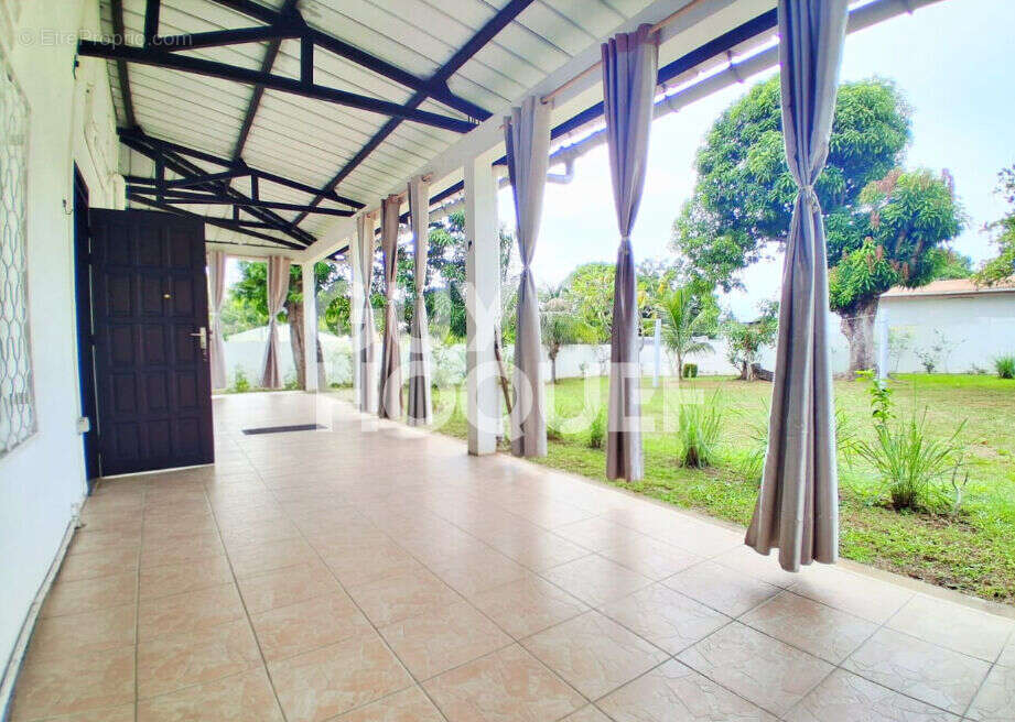 Maison à REMIRE-MONTJOLY