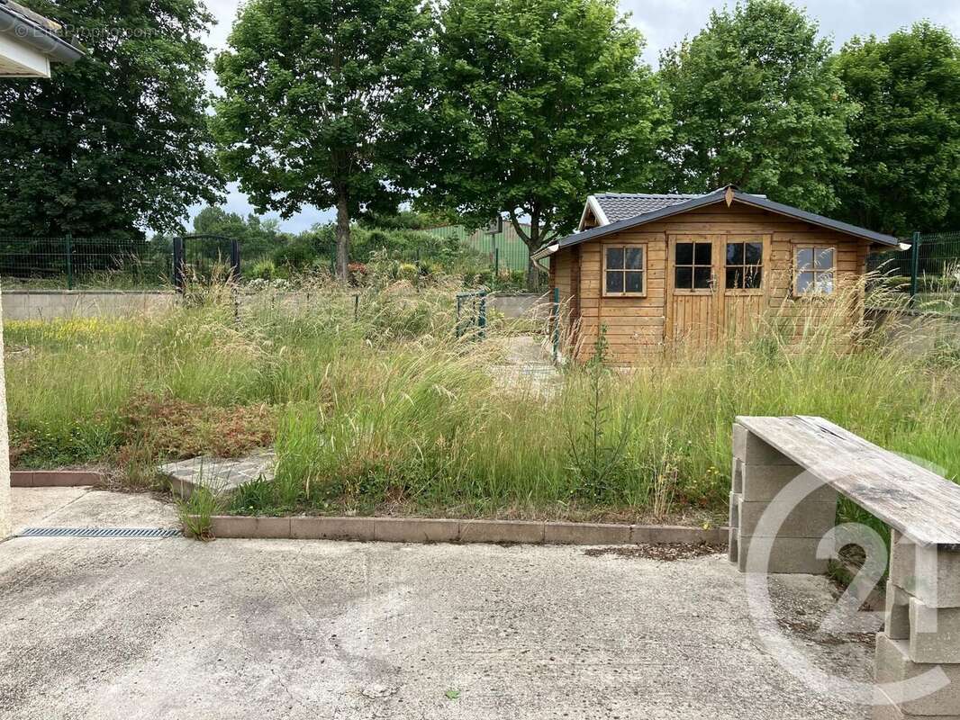 Maison à MONCETZ-LONGEVAS