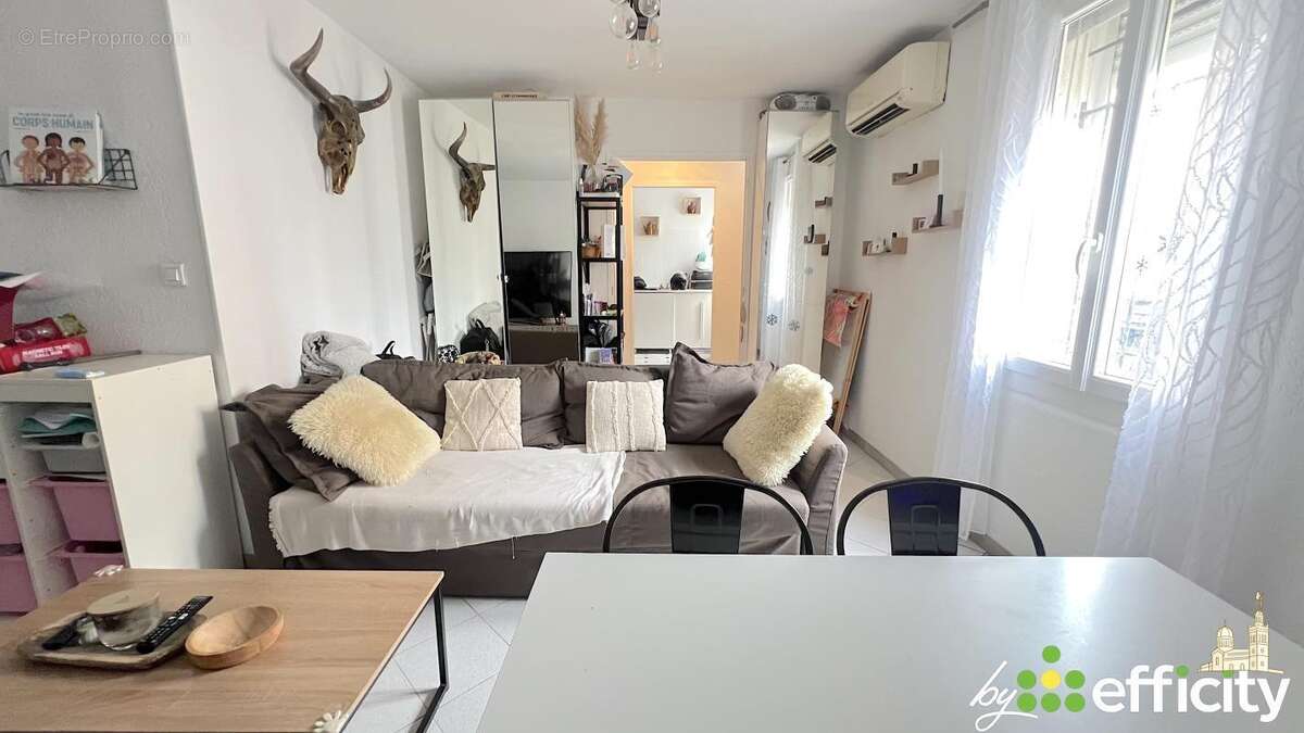 Appartement à MARSEILLE-4E