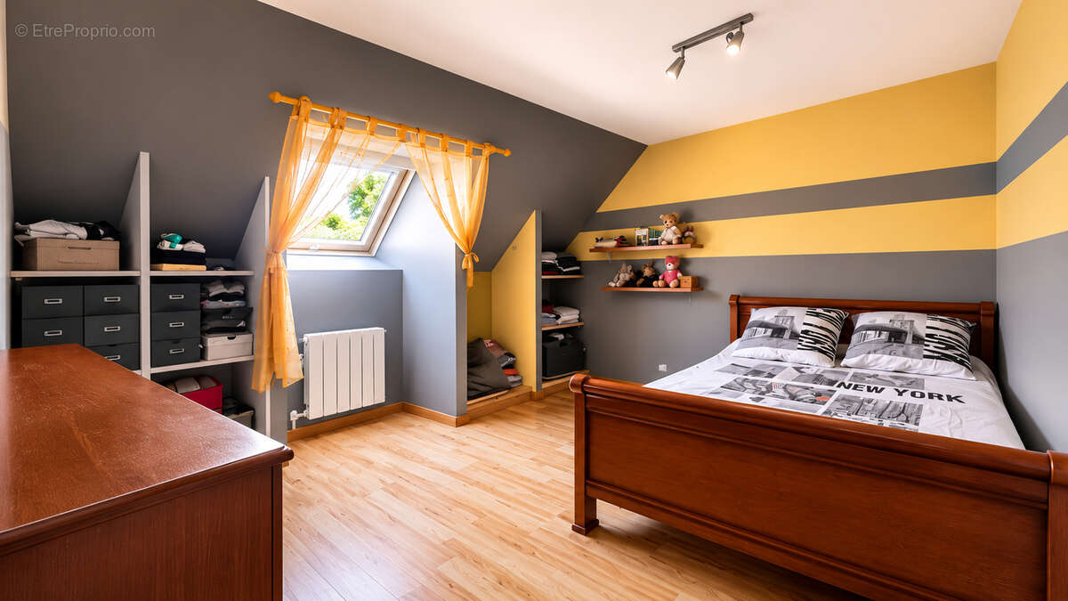 Mandres-les-Roses - Maison familiale de 200 m² avec piscine, jacuzzi, véranda climatisée et jardin paysagé - photo 12