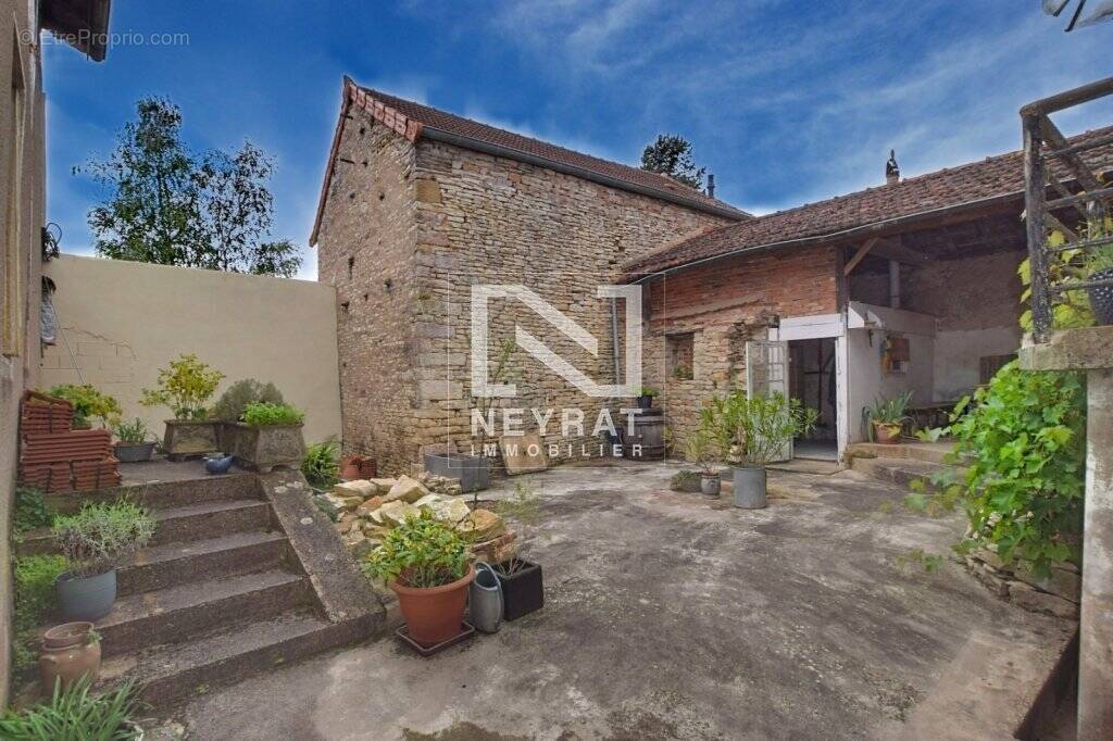 Maison à SAINT-MARTIN-SOUS-MONTAIGU