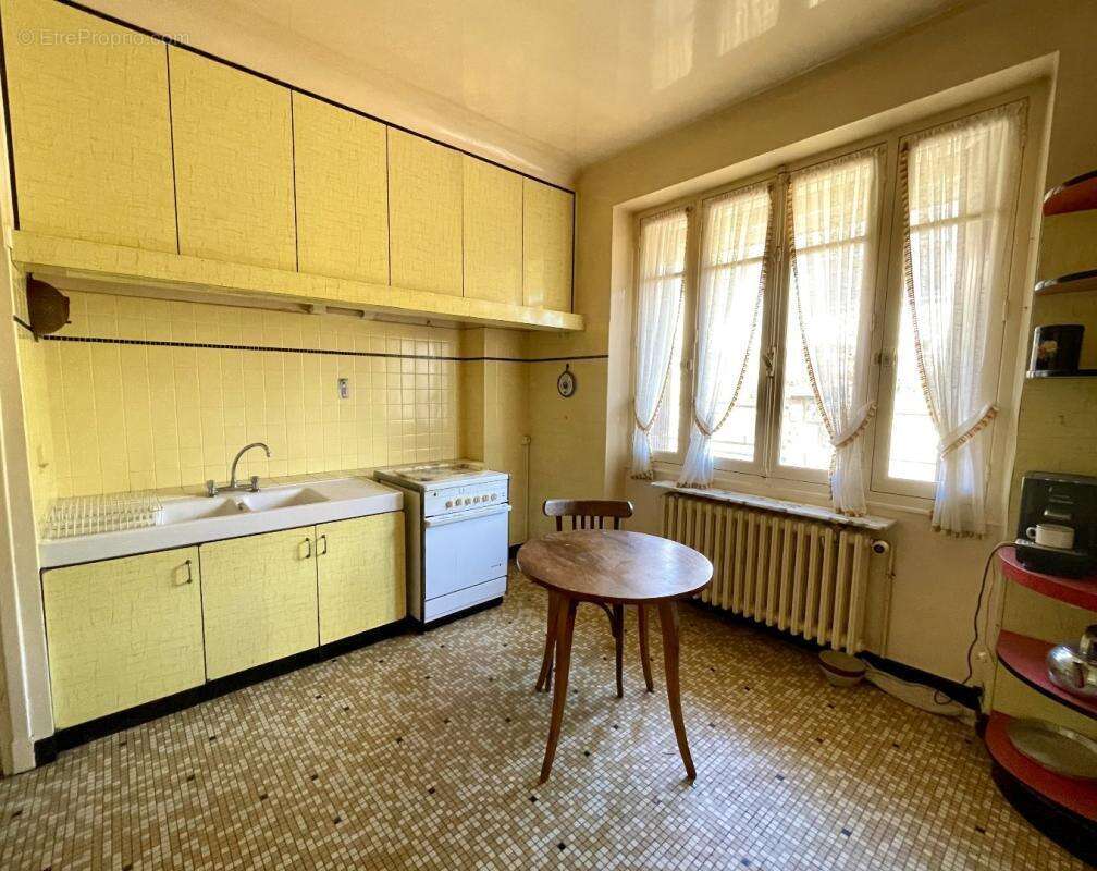 Maison à ENTRAYGUES-SUR-TRUYERE
