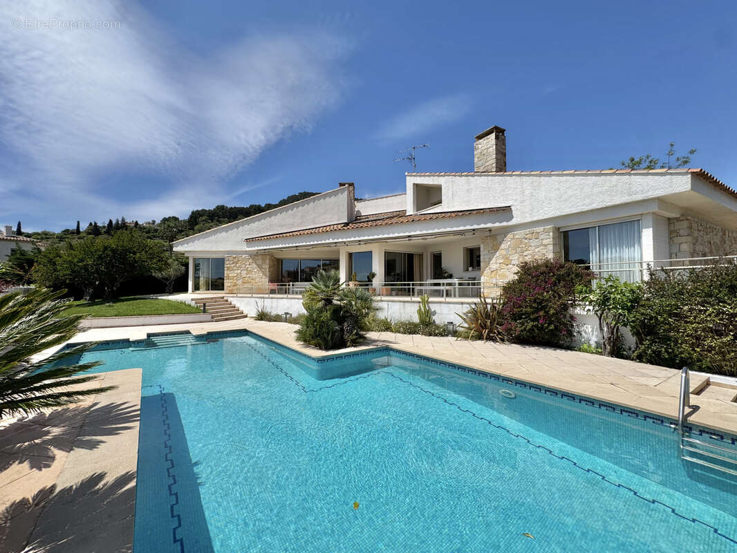 Maison à CARQUEIRANNE