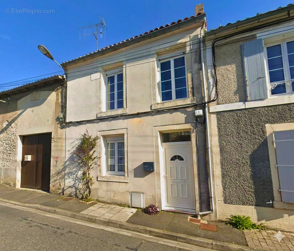 Maison à COGNAC