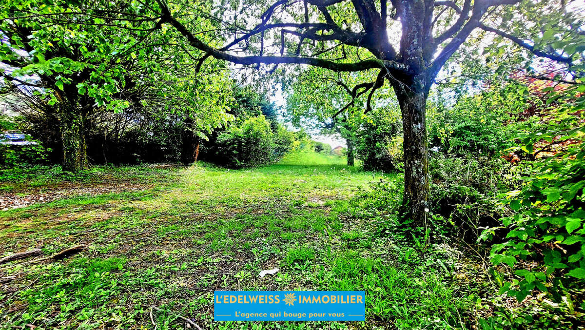 Terrain à PUGNY-CHATENOD