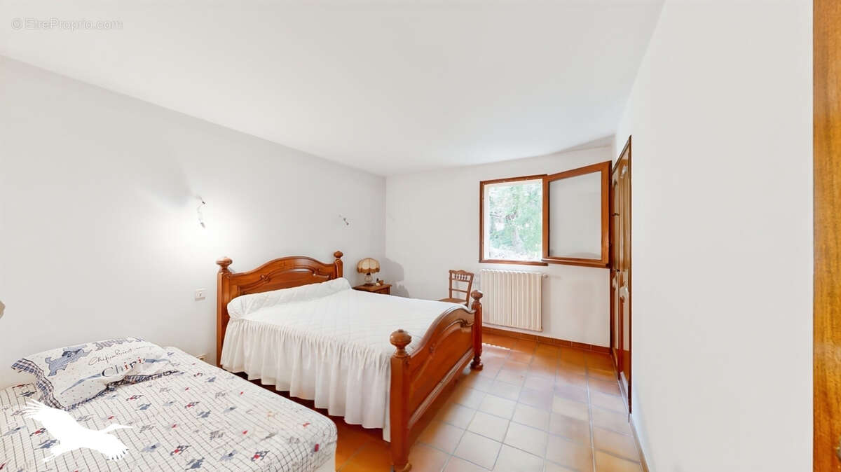 Maison à LA BASTIDE-DES-JOURDANS