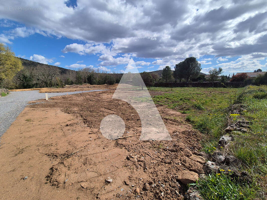 Terrain à LACHAPELLE-SOUS-AUBENAS