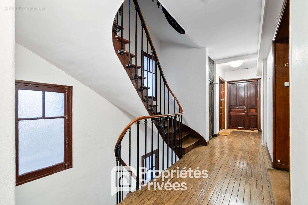 Appartement à COURBEVOIE