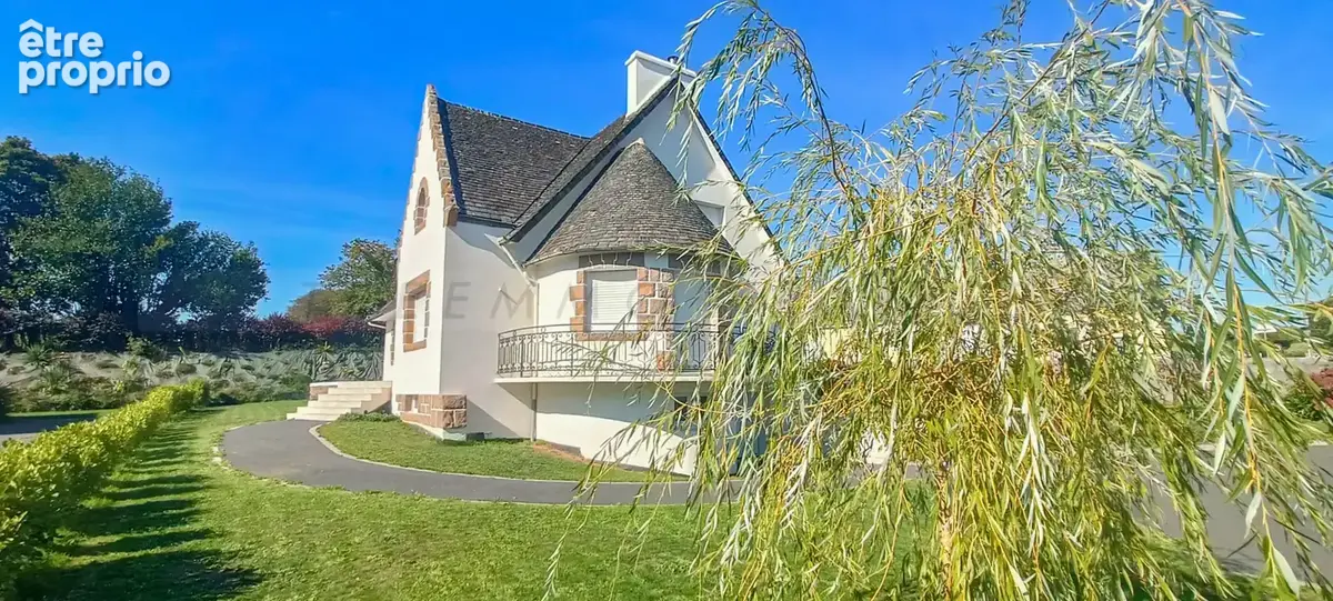 A vendre - landerneau - maison de 220 m2 - 7 chambres - terrain de 1028 m2 - 399900€ - photo 1