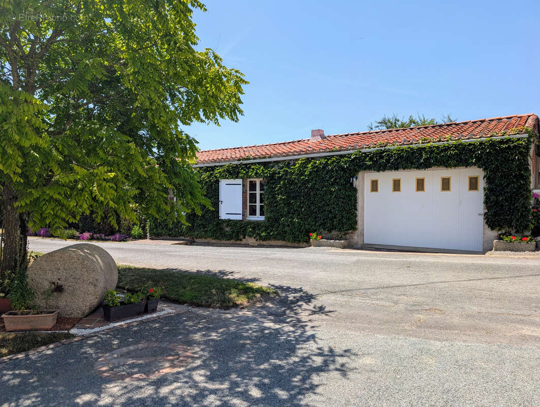 Maison à LES HERBIERS