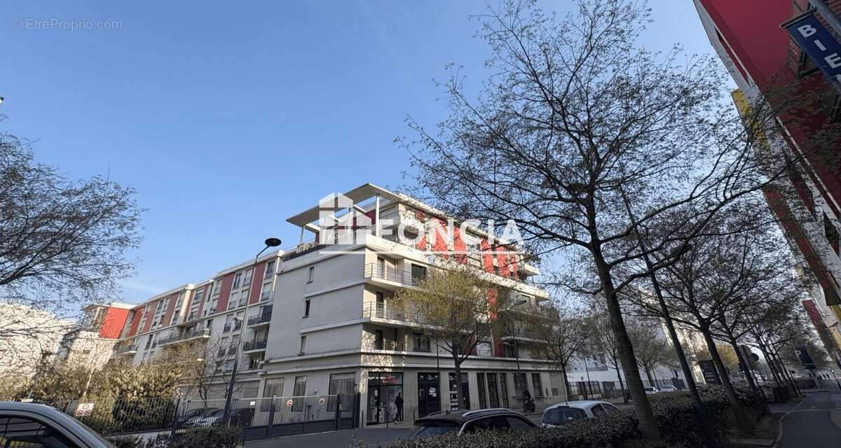 Appartement à VILLENEUVE-LA-GARENNE