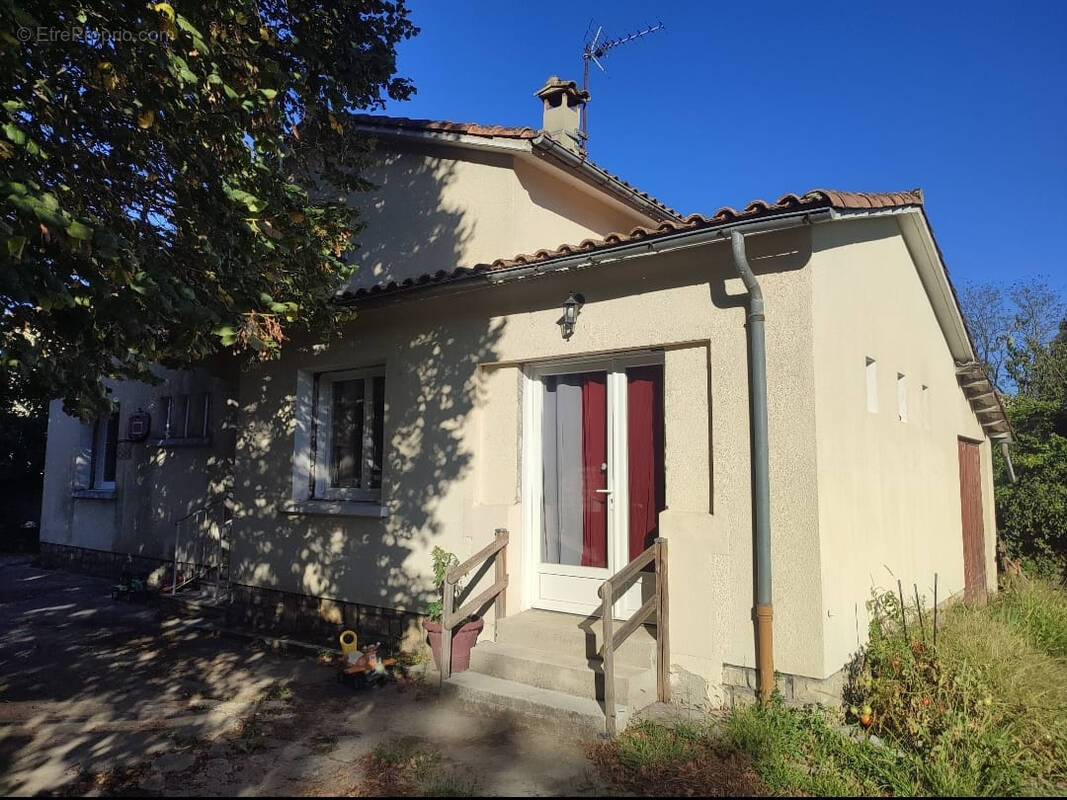 Maison de plain-pied de 76,22 m2 et un mazet - photo 1