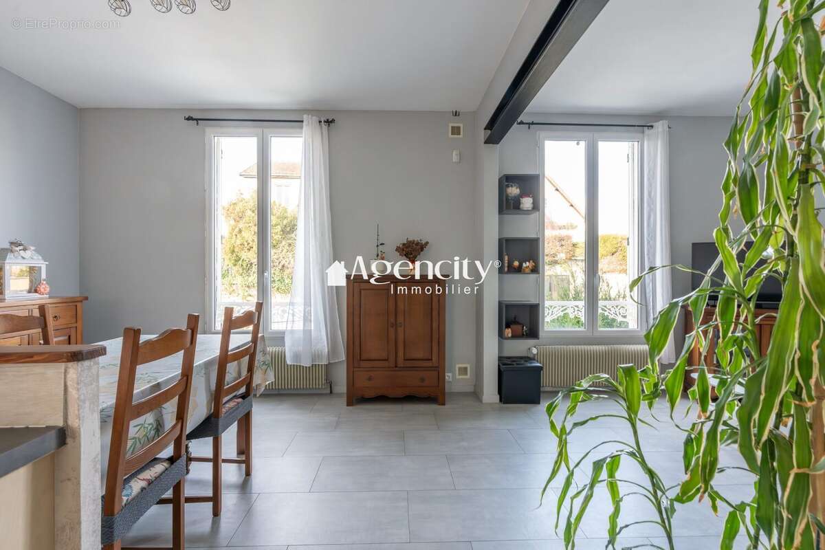 Maison à THORIGNY-SUR-MARNE