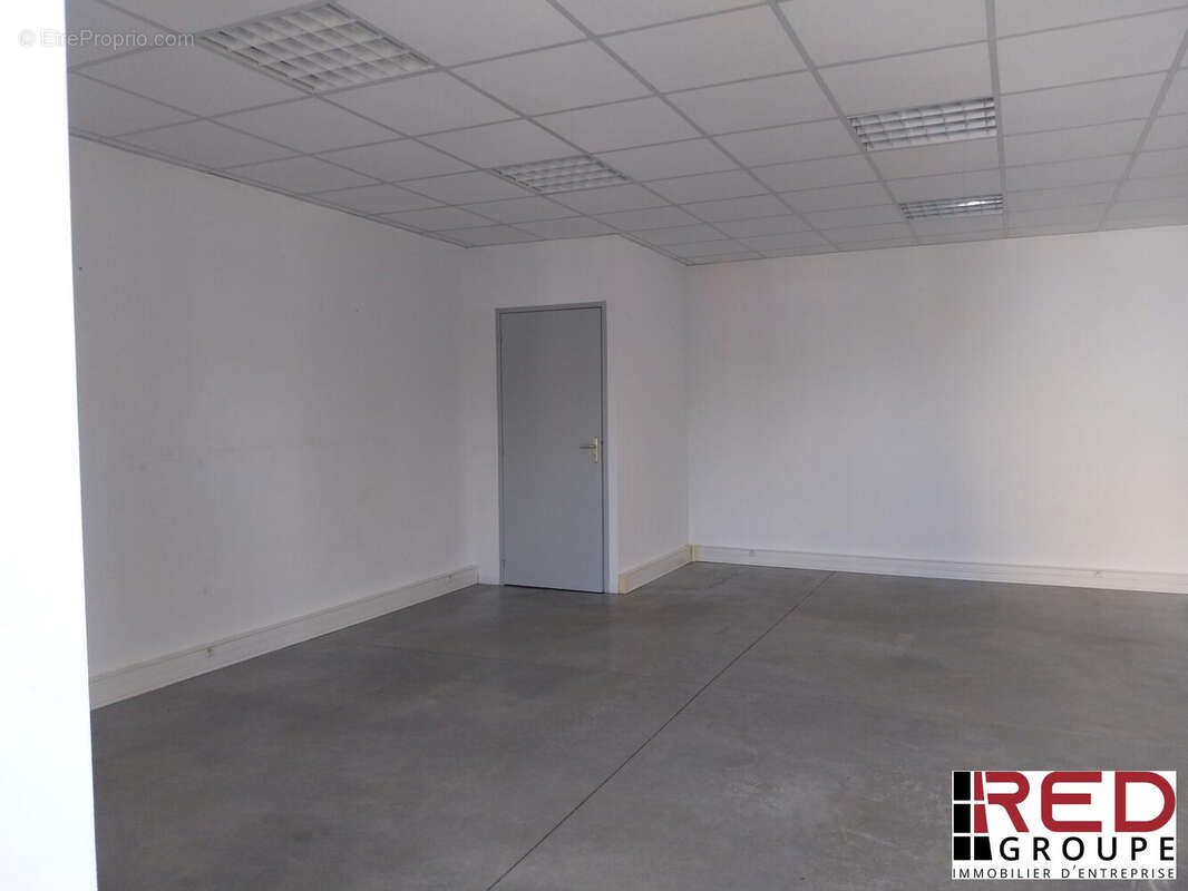 Commerce à EGUILLES