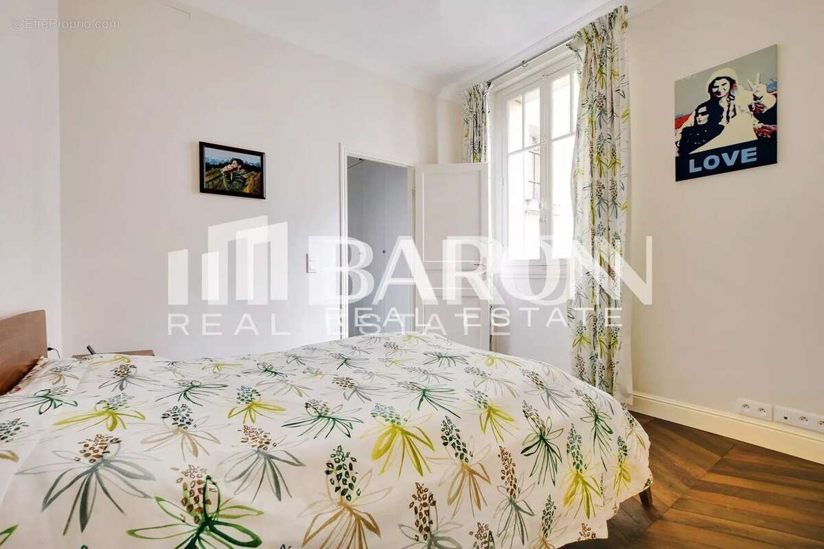 Appartement à PARIS-17E