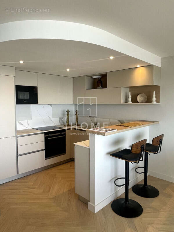 Appartement face mer - parking privé - cave - 5' à pied av de Gaulle. - photo 4