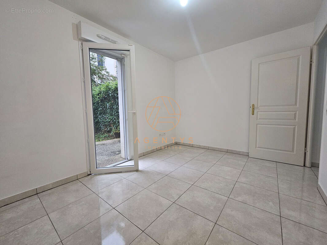 Appartement à LE PLESSIS-TREVISE