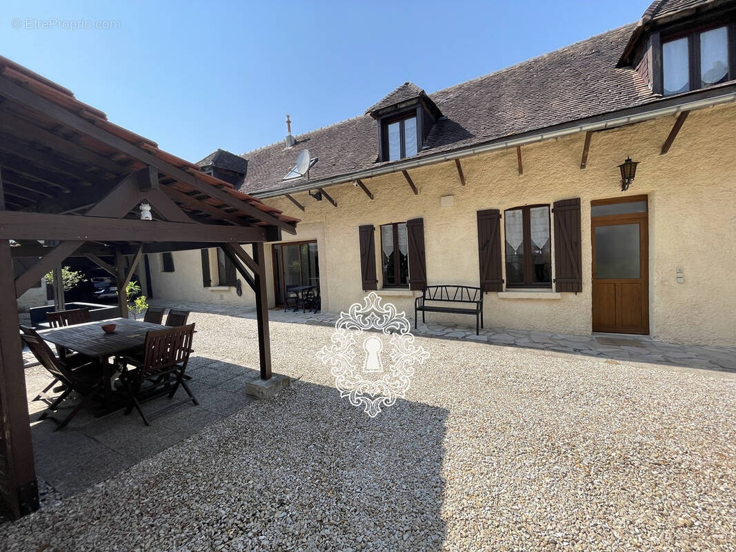 Maison à PONT-SUR-YONNE