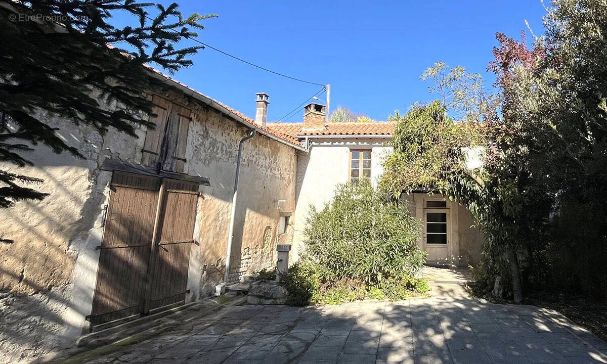 Maison à BLANZAC-PORCHERESSE