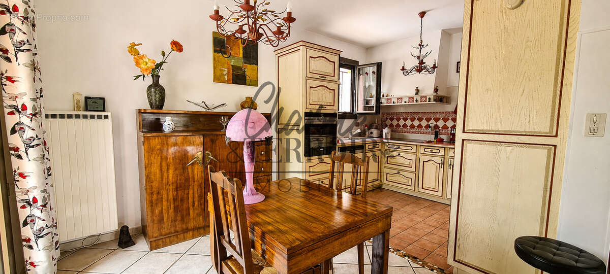 St Quentin la Poterie Villa avec piscine  - un cadre de vie méditéranéen privilégié - photo 7