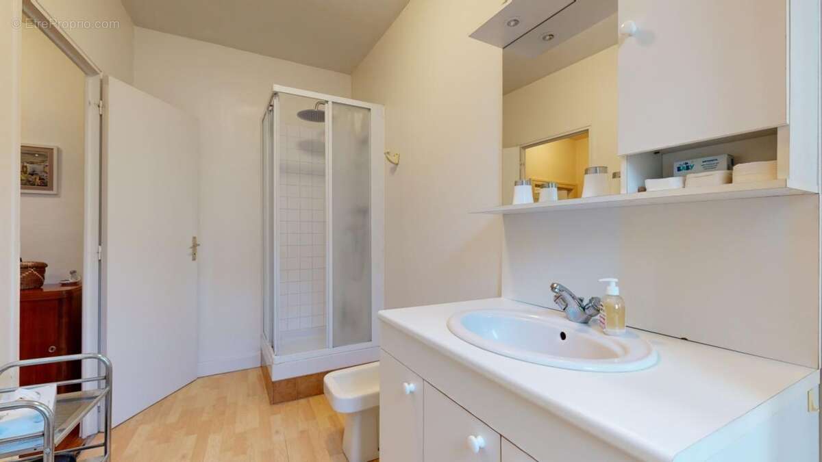 Salle d&#039;eau 2eme - Maison à SIORAC-EN-PERIGORD