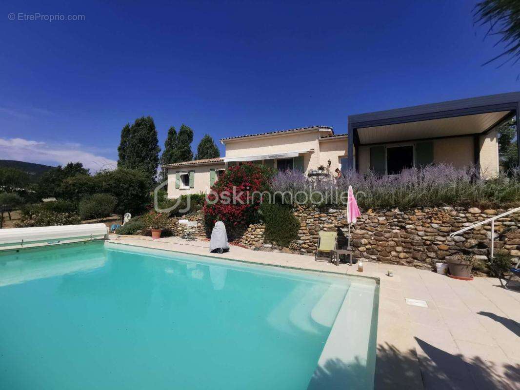 THOARD - propriété d'exception - deux villas de plain-pied (235m²) - terrain 5 264m² - piscine - garage - photo 3