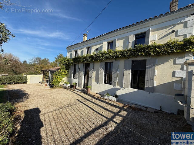 Maison à SAINT-SORLIN-DE-CONAC