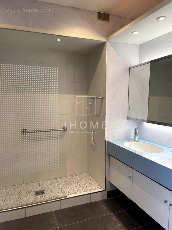 Lajarrige appartement 70 m2 - face mer - parking - cave - tout a pied - photo 8