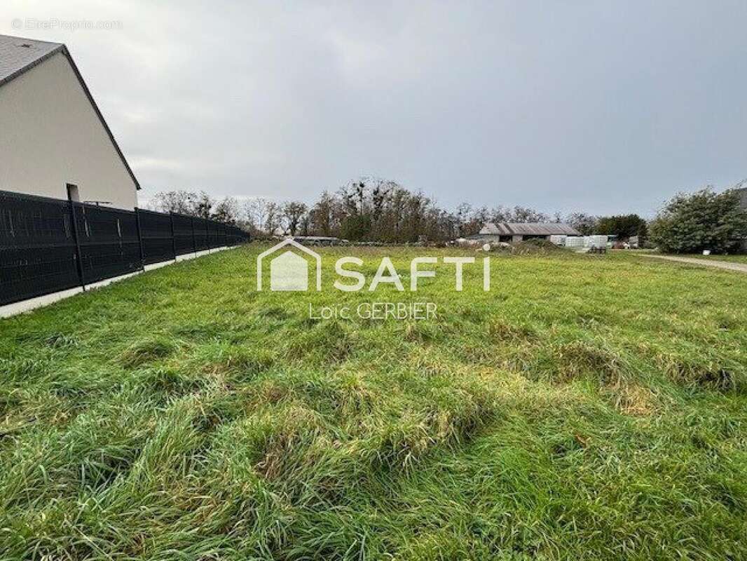 Terrain 623 m² à Charge  - photo 3