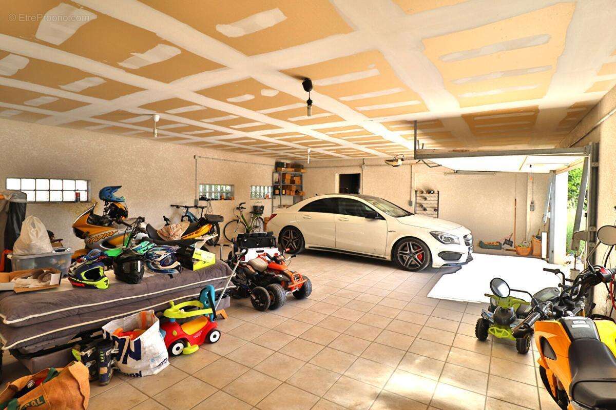 Villa t5 4 faces de 134m² + piscine + dependance sur un terrain de 1799m² - photo 17
