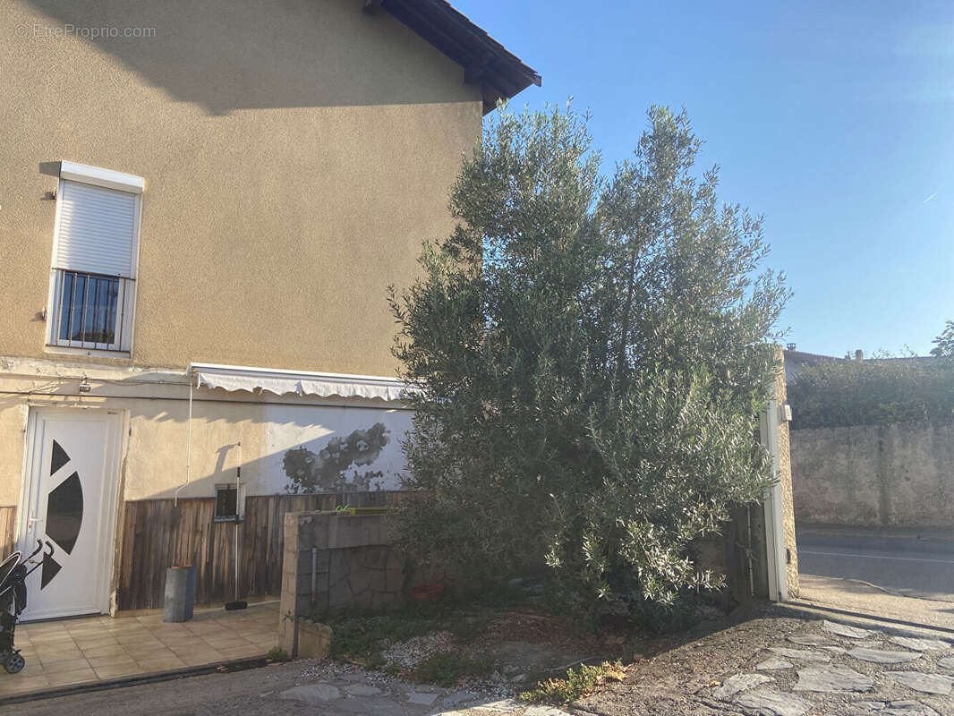 Maison à LES ROCHES-DE-CONDRIEU