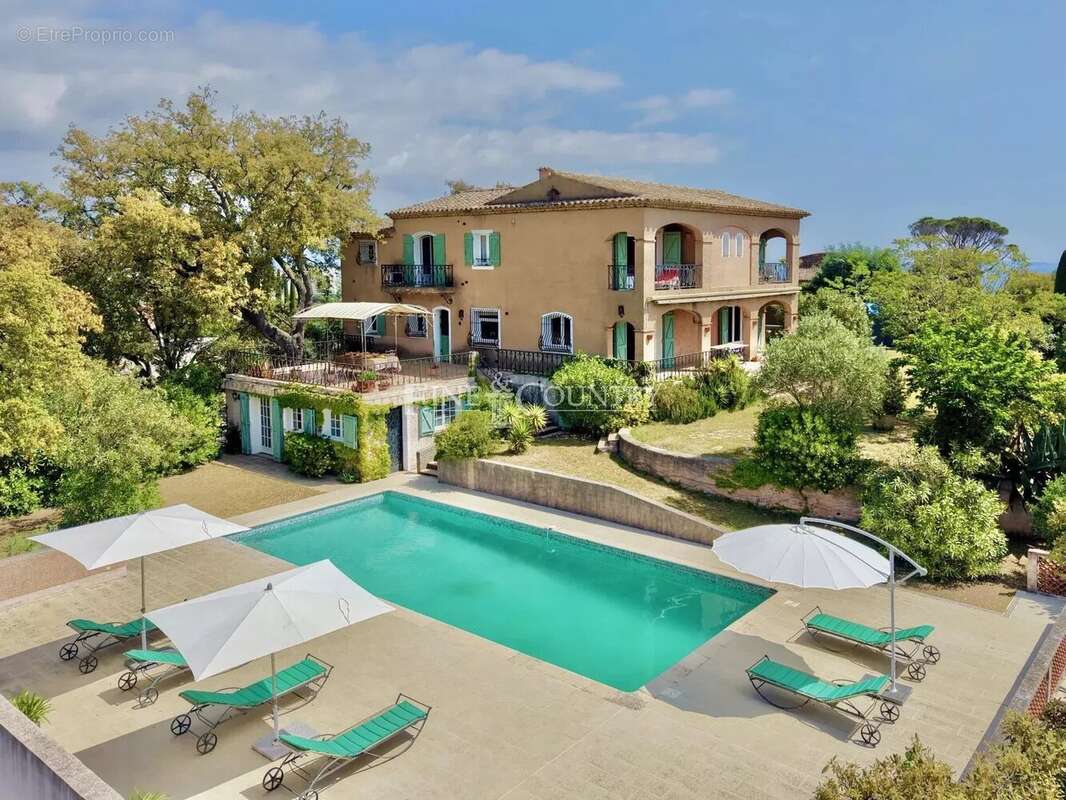 Maison à MANDELIEU-LA-NAPOULE