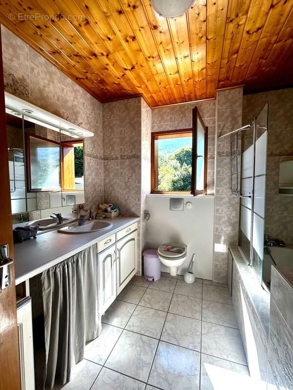 Maison à SAINTE-HELENE-SUR-ISERE