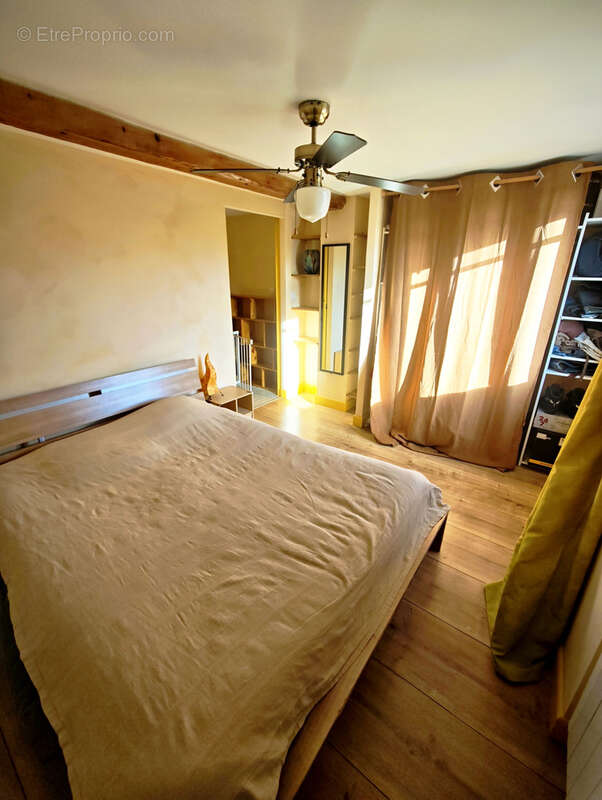 Maison à VILLENEUVE-LES-MONTREAL