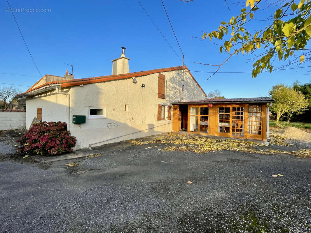 Maison à LA CHAPELLE-BATON