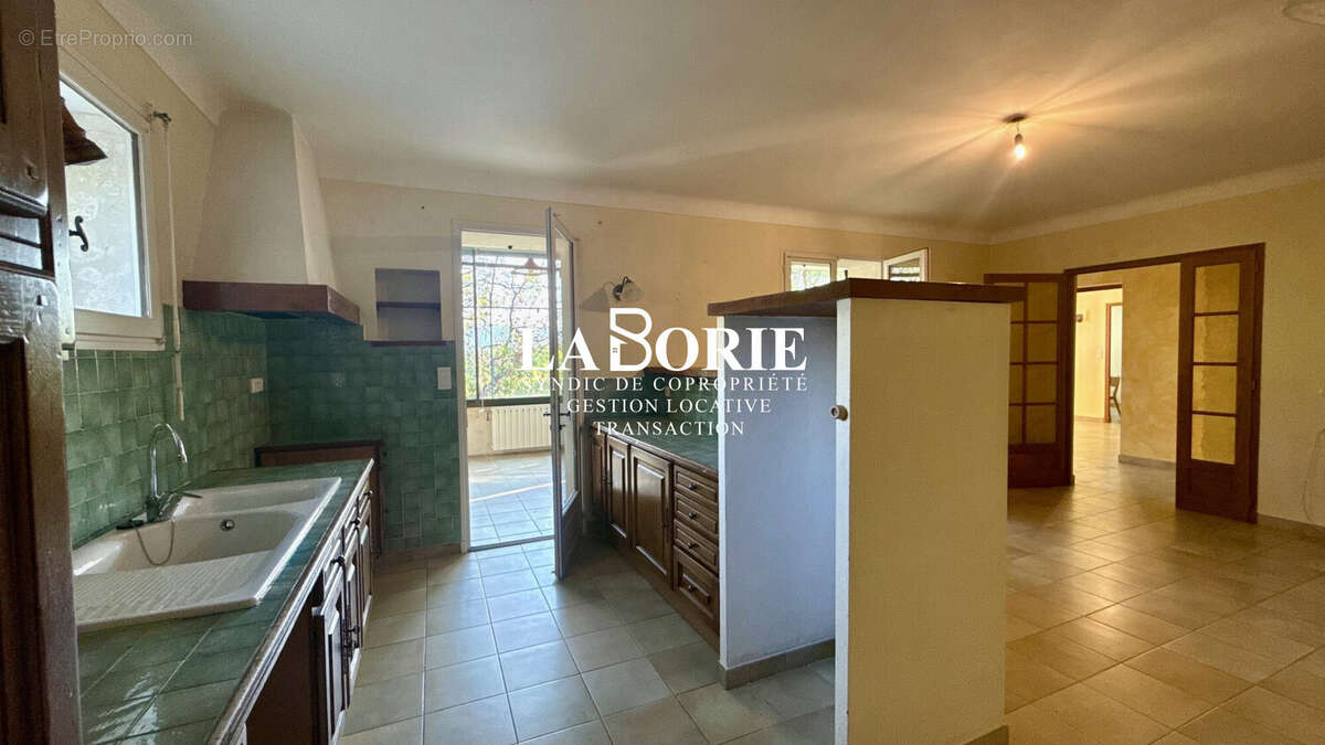 Maison 139 m² à Gordes  - photo 8