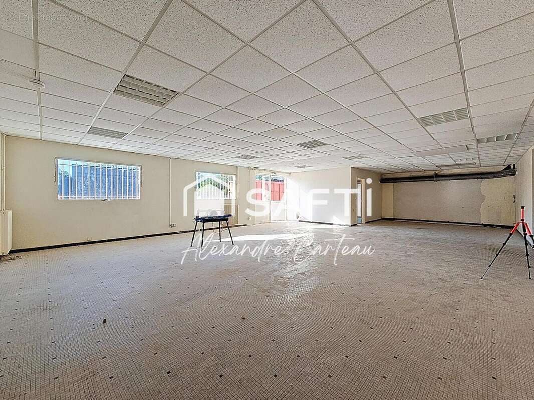 Photo 2 - Commerce à LATRESNE