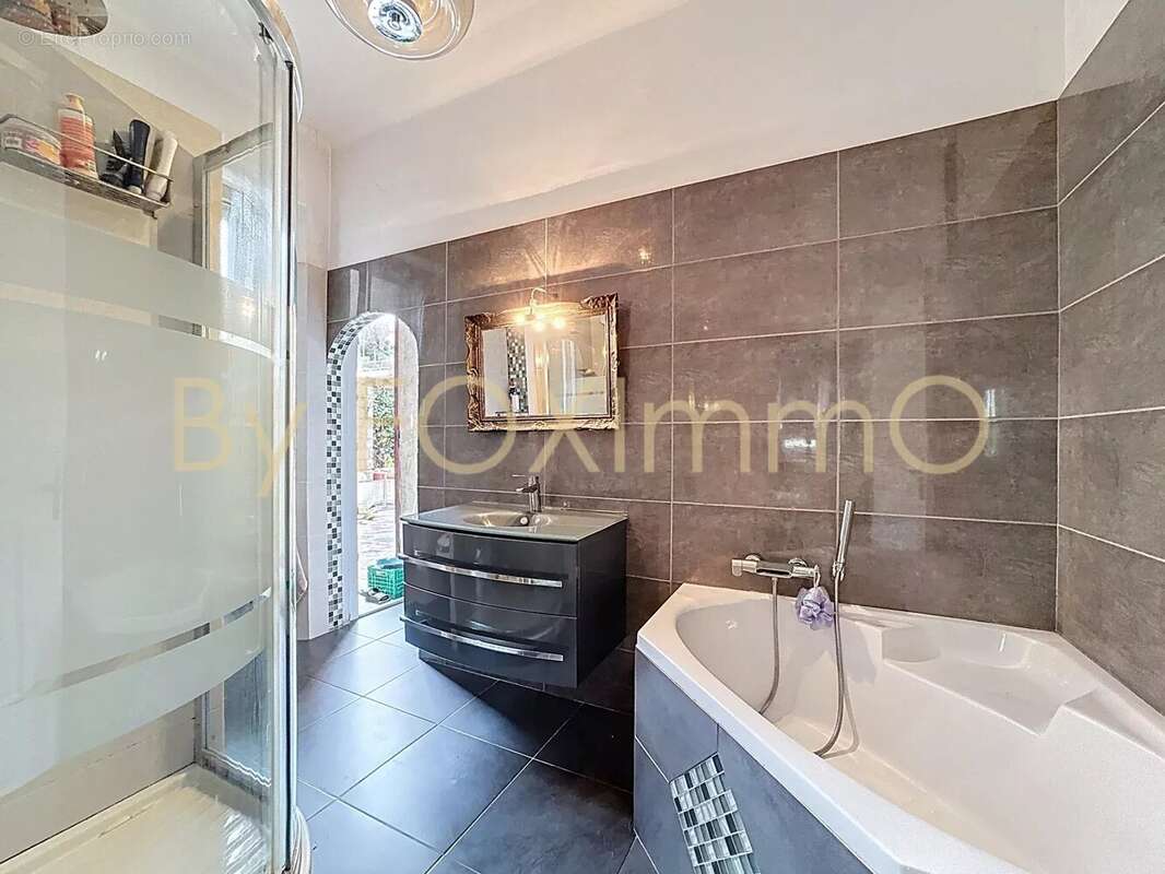 Appartement à SAINT-LAURENT-DU-VAR