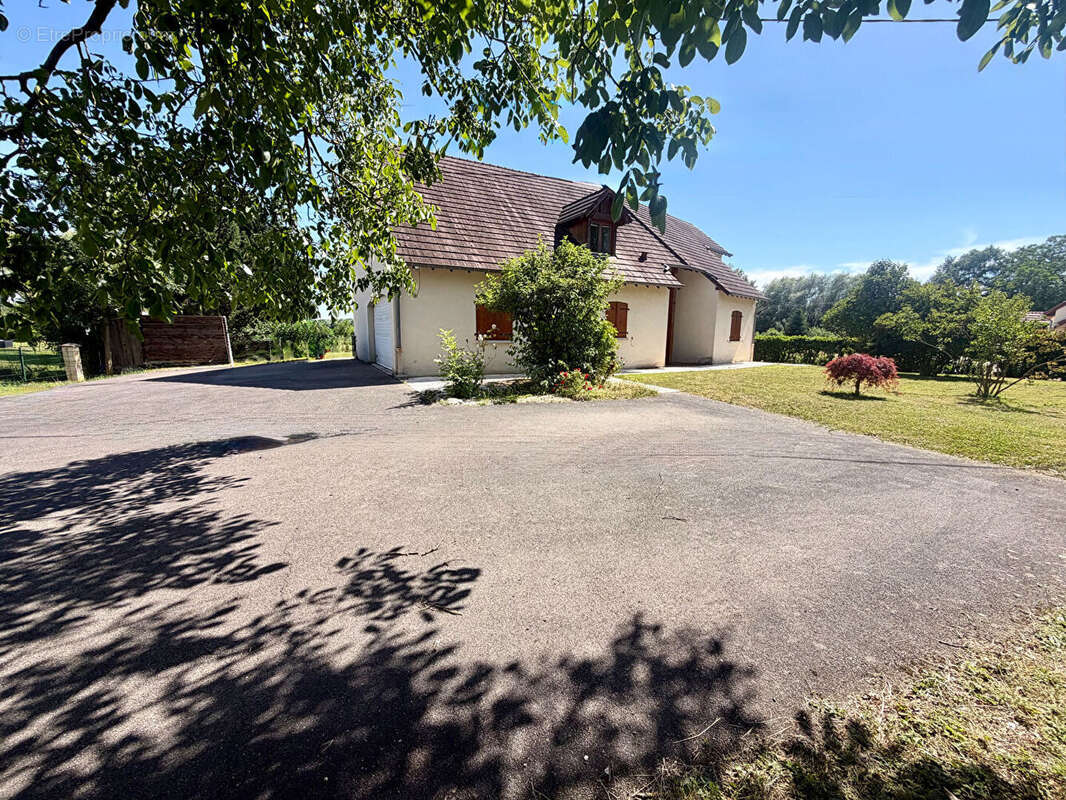 Maison 5 chambres avec piscine, moins de 10 minutes de DOLE - photo 13
