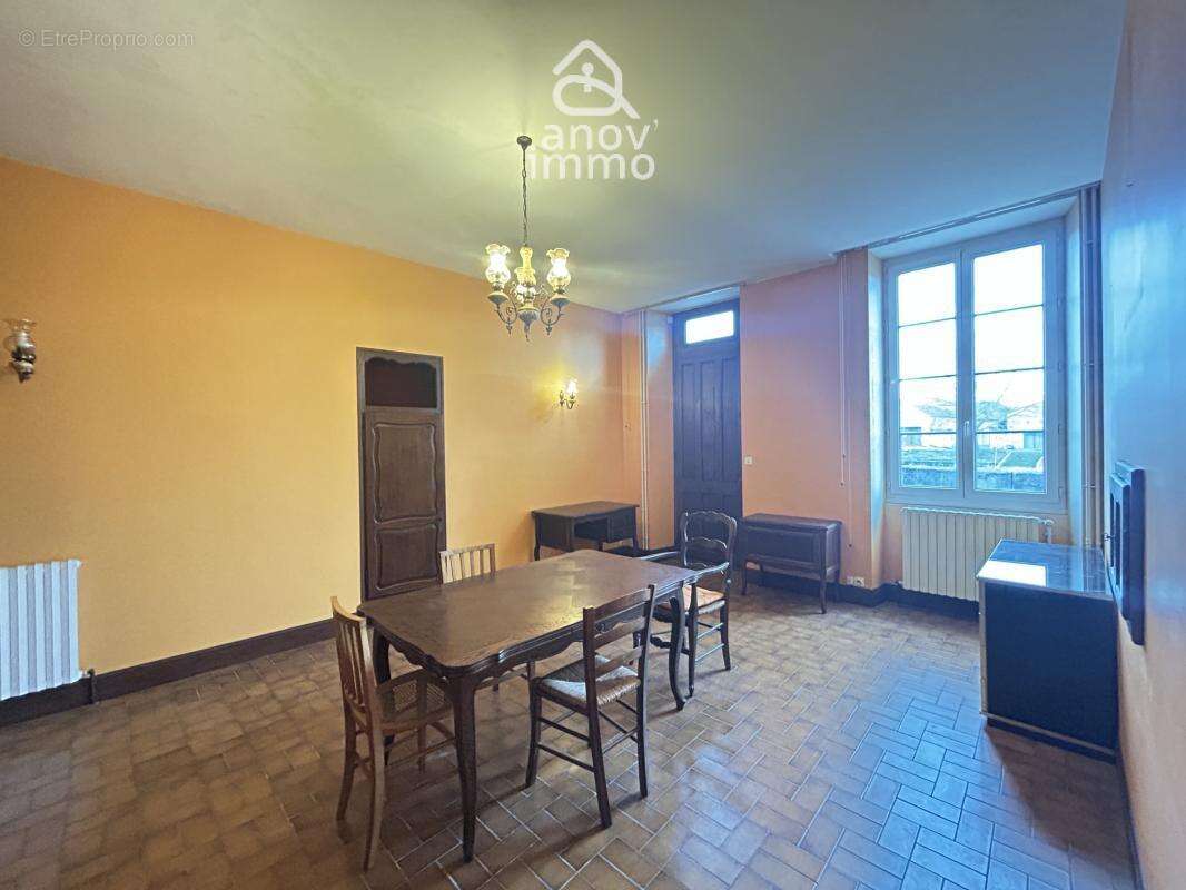 Jarnac centre, a vendre grande maison de ville sur les bords - photo 4