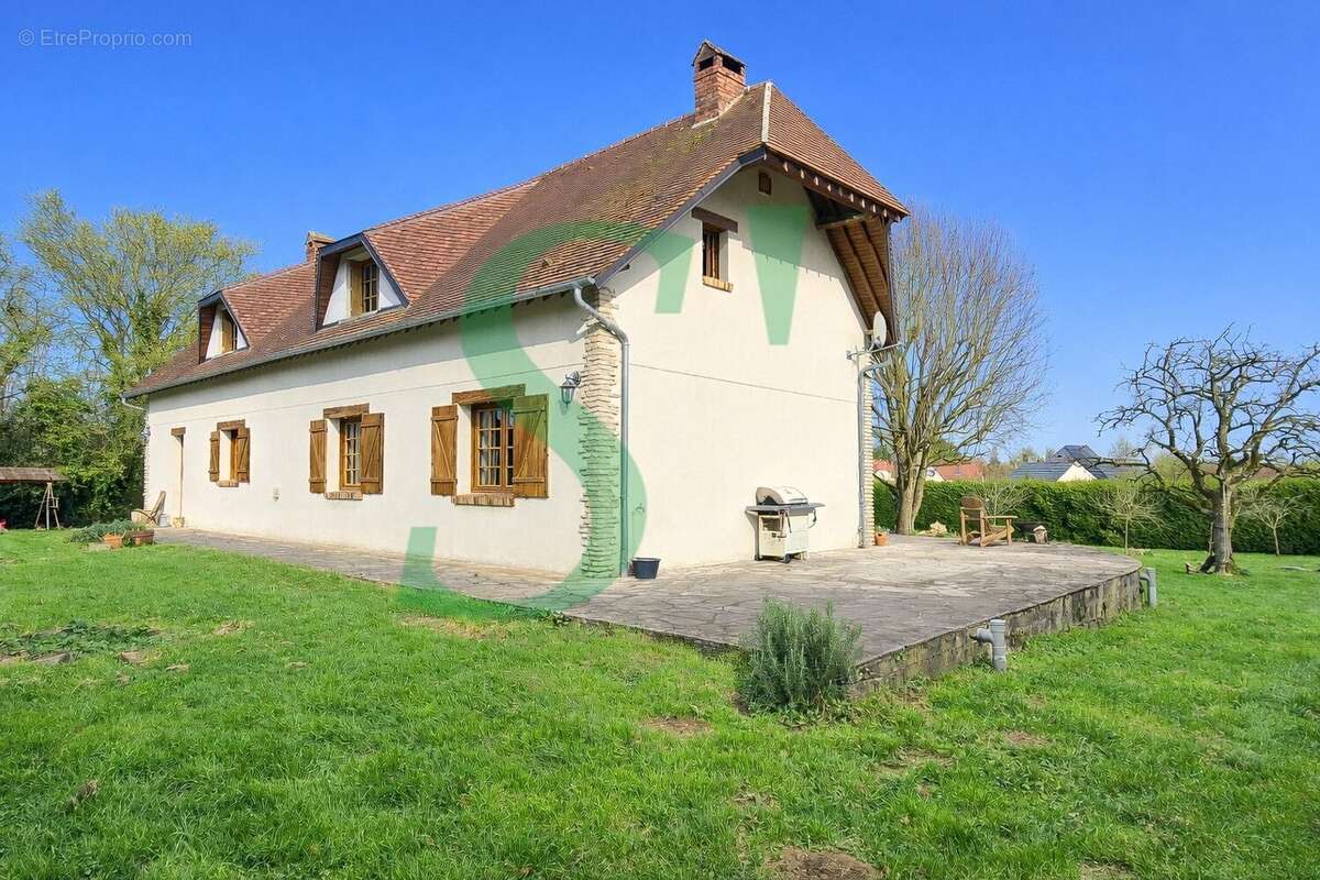 Maison à NEUF-MARCHE