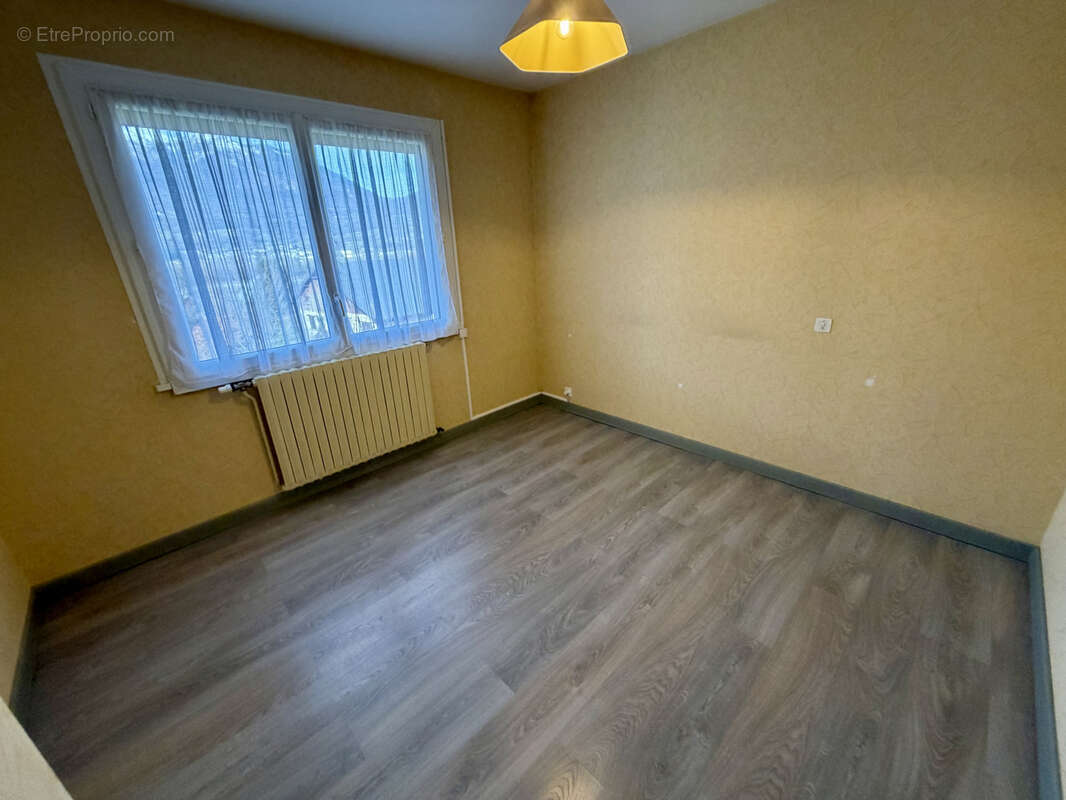 Maison à SAINTE-HELENE-SUR-ISERE