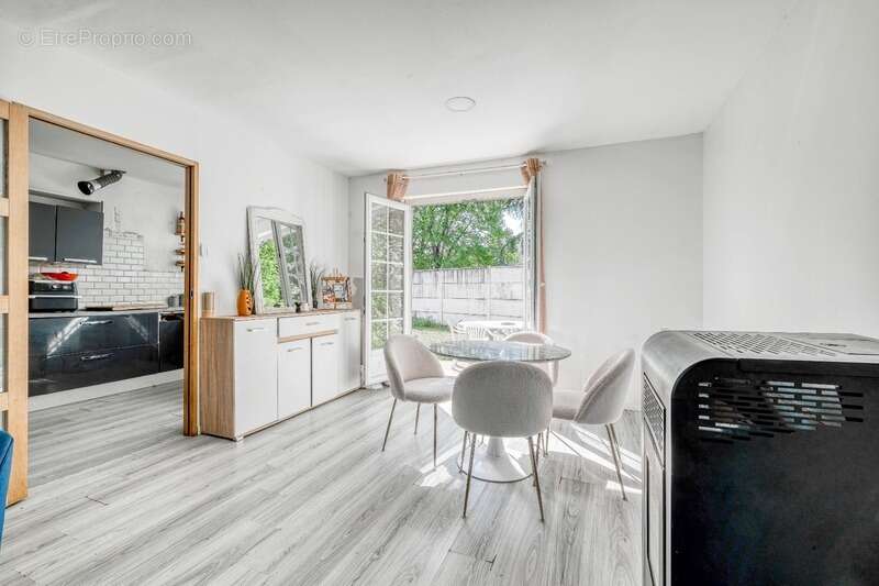 Christophe Michaudelle – EXCLUSIVITE CAPIFRANCE - vous propose à MEAUX proche de toutes commodités à pied : maison - 6 pièces -  - photo 10