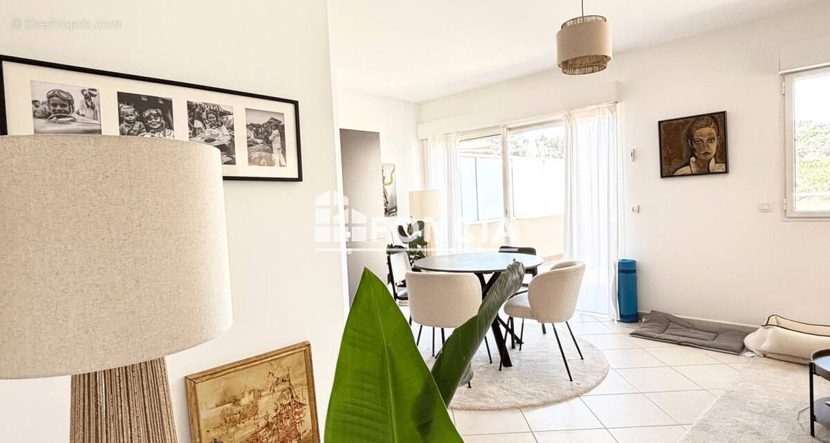 Appartement à MANDELIEU-LA-NAPOULE
