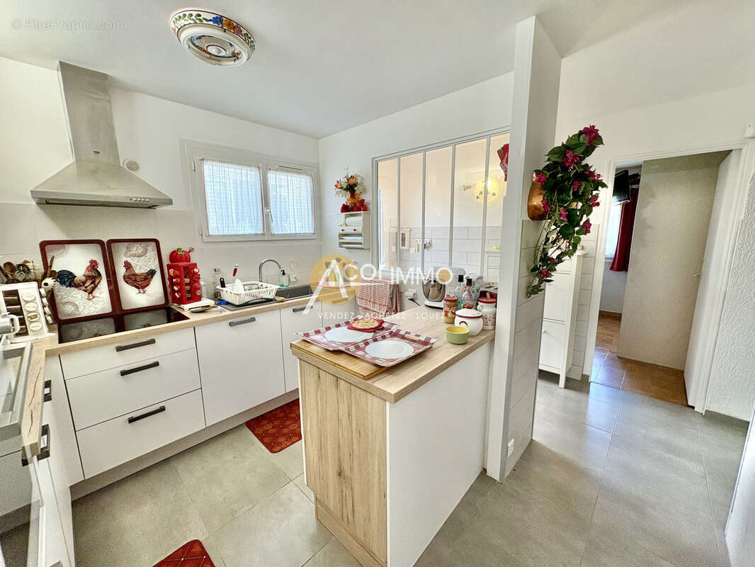 La Seyne, Grande maison d'habitation divisée en deux appartements au calme - photo 14