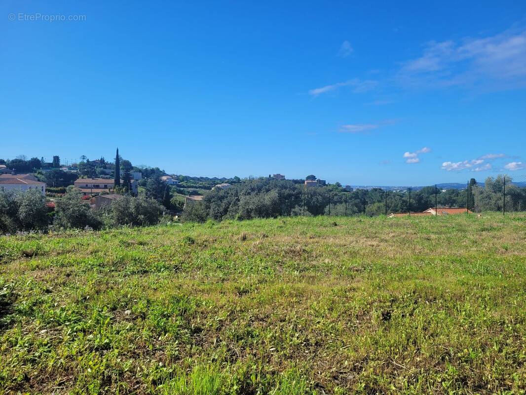 Photo 1 - Terrain à SAINT-LAURENT-DU-VAR