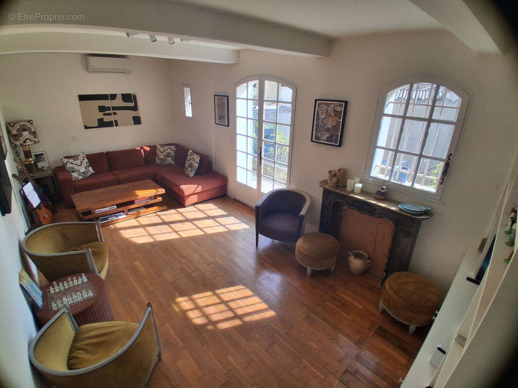 Maison à FONTVIEILLE