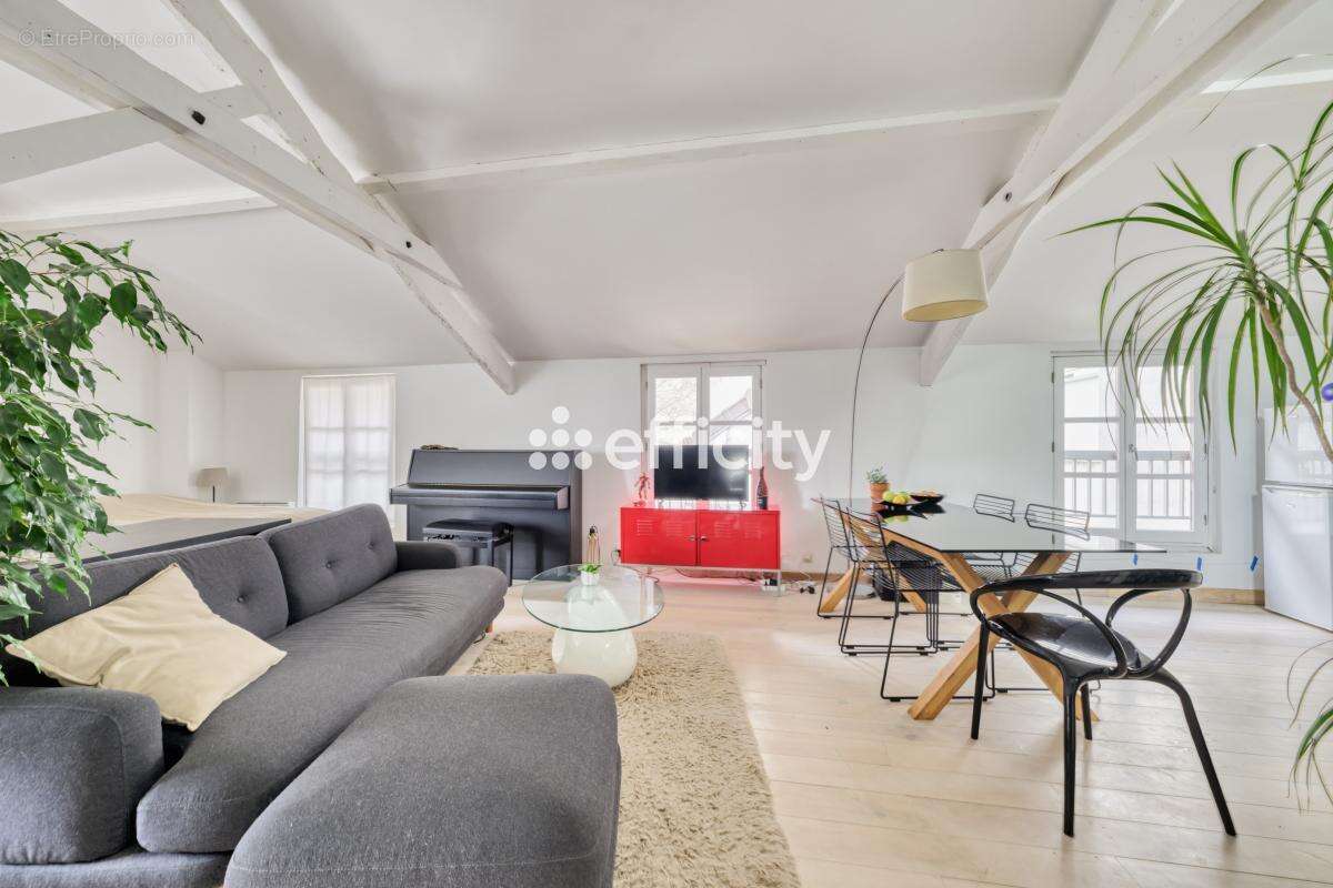 Appartement à COMBS-LA-VILLE